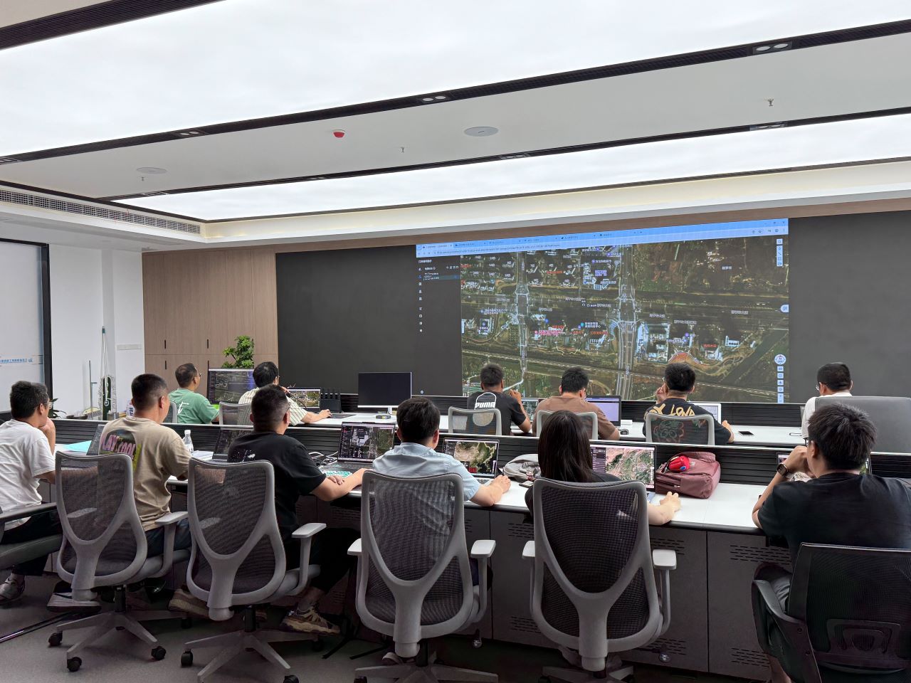 江蘇通用路橋開(kāi)展2025年無(wú)人機(jī)操作技能培訓(xùn) ——科技賦